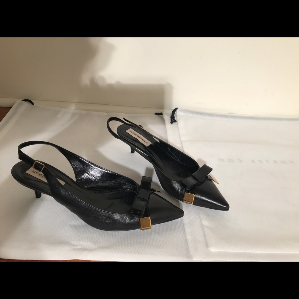 Burberry Black leather pump size 9